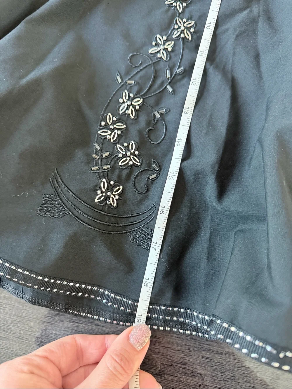 Vintage Black Embroidered A-Line Skirt waist 31” length 19” size M/L